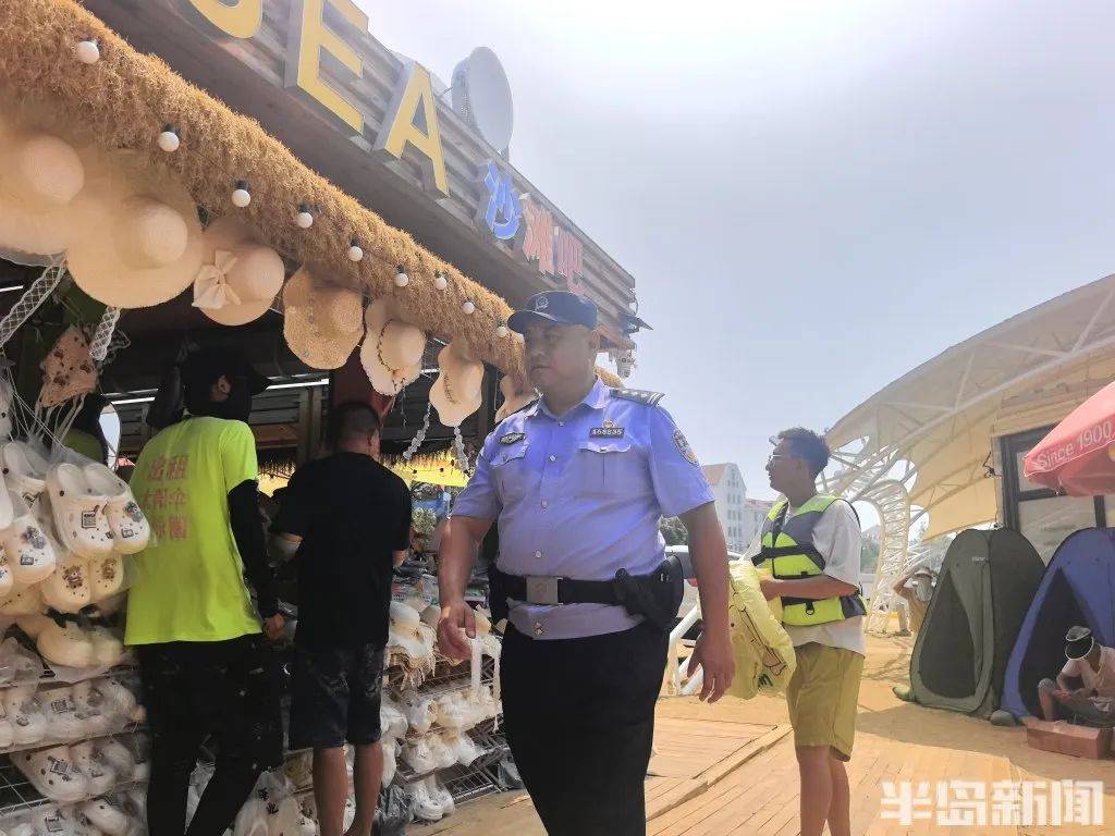 五大联赛_70岁老人来青岛一浴游泳五大联赛,上岸发现衣服和手机都不见了,民警找了两个多小时……