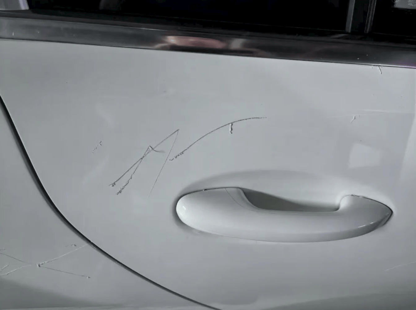 川崎前锋vs 浦和红钻_女子用铁片将邻居奔驰车划开数个口子川崎前锋vs 浦和红钻,被采取刑事强制措施 双方曾因车门磕碰发生口角