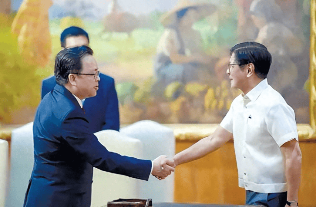 皇冠信用网代理注册_顾不上脸面了皇冠信用网代理注册,马科斯紧握中方大使的手,托大使给北京带句话