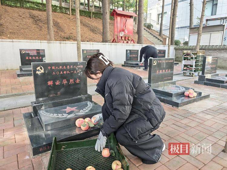 皇冠信用盘登3代理注册
_泪目皇冠信用盘登3代理注册
!沈阳男子带1650个苹果到丹东抗美援朝烈士陵园