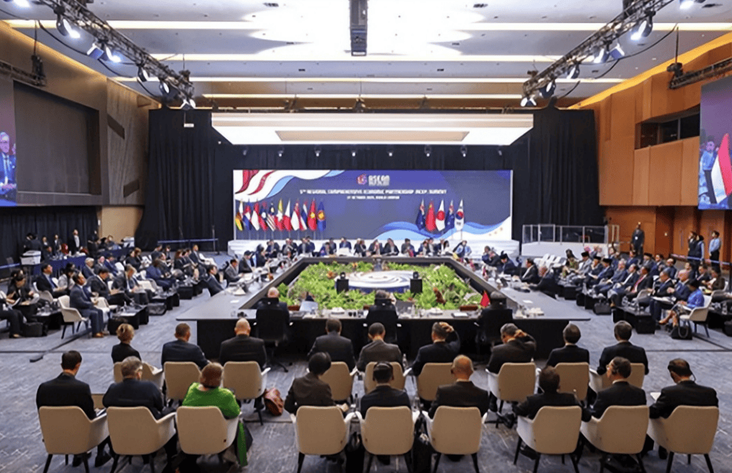 皇冠信用网开户
_特朗普刚走皇冠信用网开户
，中国和东盟的节奏就变了，连续开了两场没有美国的会