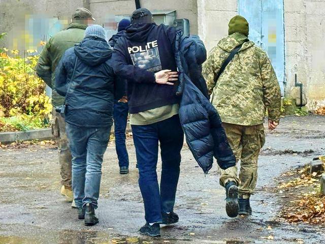 皇冠信用網怎么弄
_英国记者：在乌克兰采访时皇冠信用網怎么弄
，同事被带走“强制”入伍