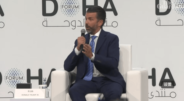 荷兰足球_特朗普长子暗示:特朗普或因腐败丑闻退出乌克兰和平进程