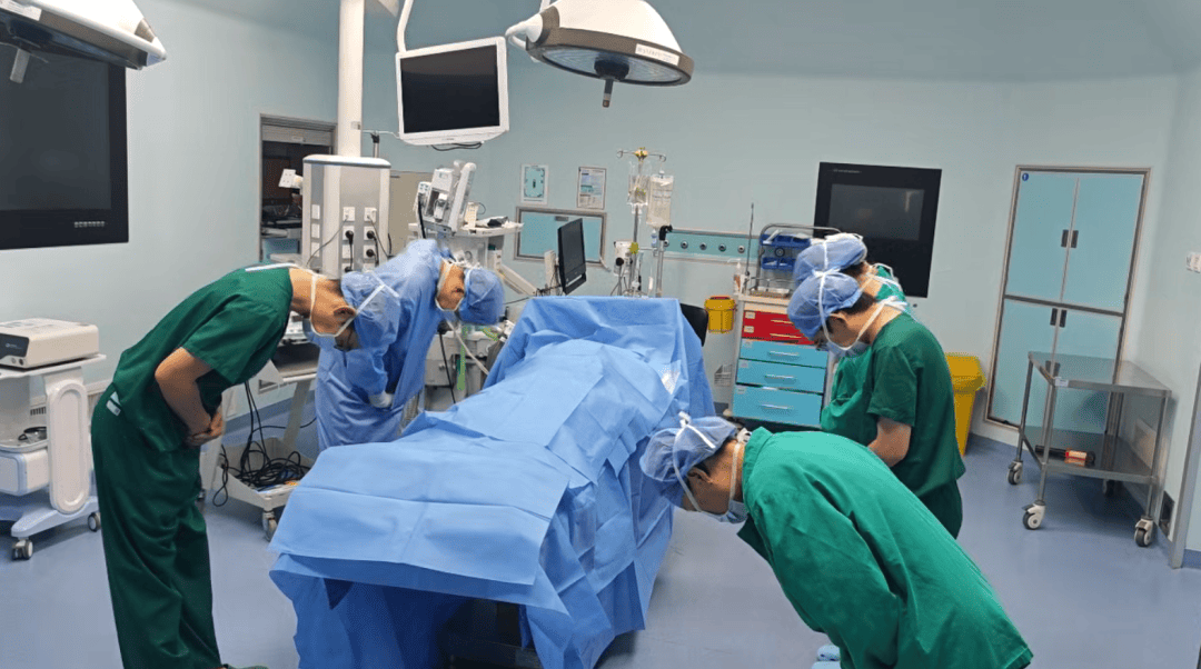 皇冠客服_泪目！丈夫车祸离世皇冠客服，妻子含泪做出这个决定