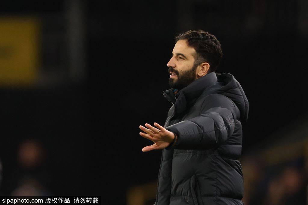 皇冠网址_曼联解约阿莫林背后的合同真相：800万欧薪水的代价与未来战术调整